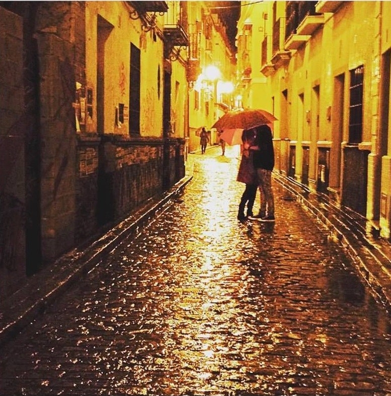 ridotta-scamardistudio-piove-finalmemente-souvenir-siviglia.jpg
