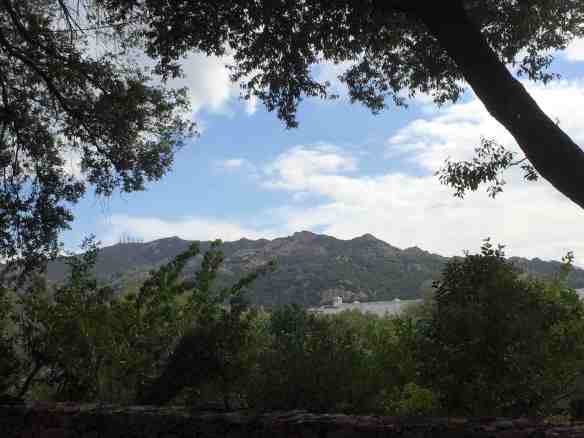 5-il-monte-ortobene-visto-da-casa-deledda